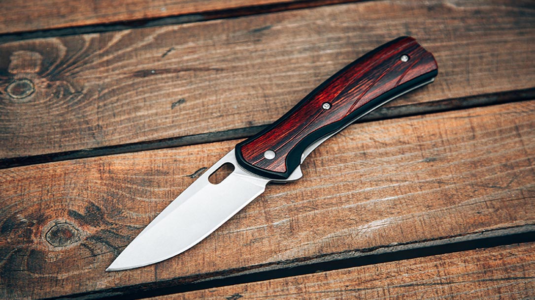 Folding nives or Fixed blade knives, the argument that will stand the test of time.