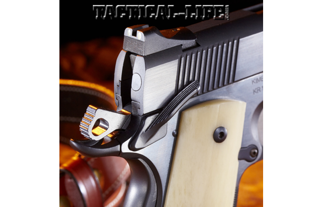 This hammer is based on the skeletonized and heavily serrated SIS hammer, designed by Kimber for the L.A.P.D.’s elite tactical detective squad.