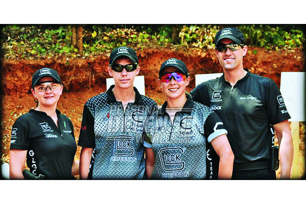 (l-r) Randi Rogers, Cody Tucker, Tierani Hendrix and Dave Sevigny at the 2010 GLOCK Annual Shoot XVII.