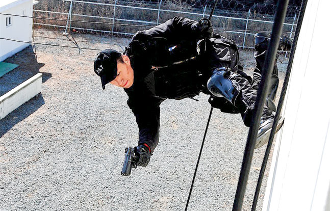 ROK Marine MPs train extensively in hostage-rescue operations. This MP appears to be using the IMI Jericho 941, some of which are available to ROK forces.