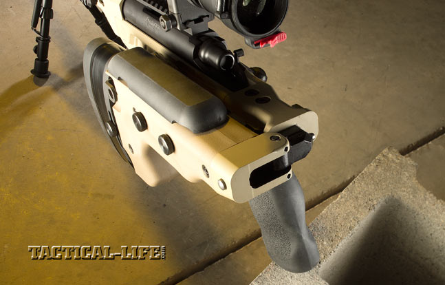 The AM40A6’s modular buttstock folds to the left side on a heavy-duty hinge, making the rifle more compact for concealment and transport.