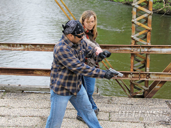 self-defense, self-defense tips, self-defense tactics, how to avoid becoming a victim, ladies only self defense, ladies only