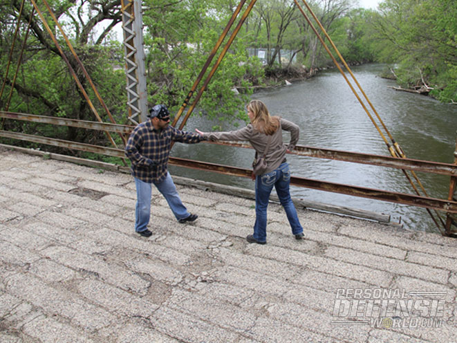 self-defense, self-defense tips, self-defense tactics, how to avoid becoming a victim, ladies only self defense, ladies only