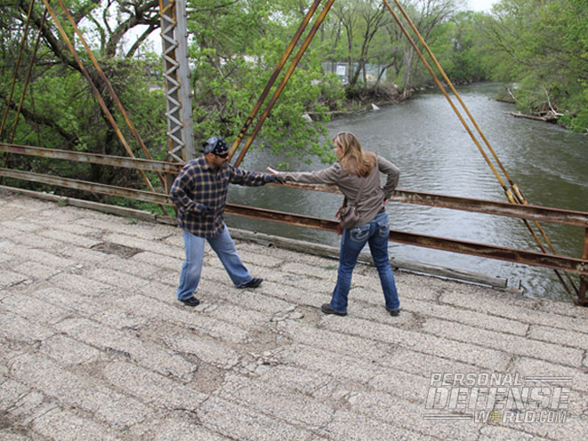 self-defense, self-defense tips, self-defense tactics, how to avoid becoming a victim, ladies only self defense, ladies only