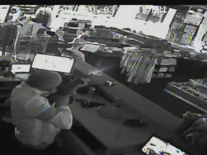 ar-15, ar-15 robbery, ar-15 milwaukee, ar-15 armed robbery