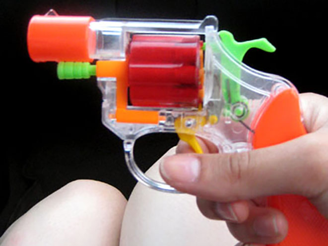 robber uses toy gun to commit crime