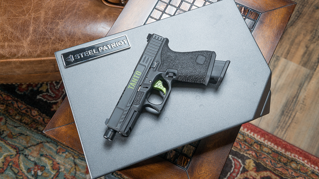 Kris Paronto Tanto tactical gear Lifestyle Lock