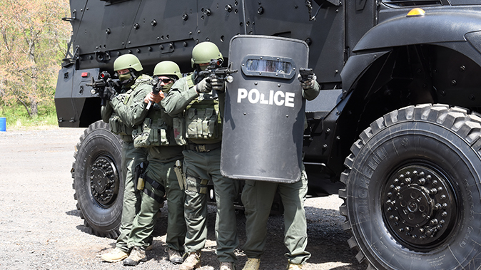 mrap vehicle police swat operators