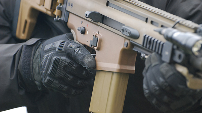 Vertx tactical gloves FR Breacher glove black