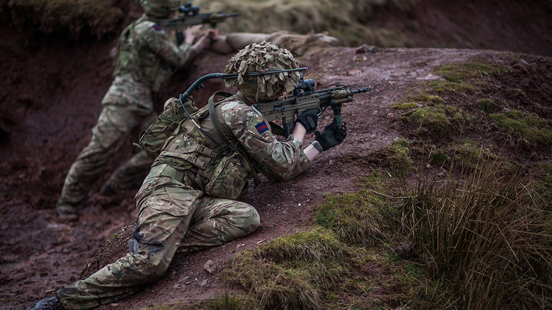 british army SA80A3 rifle shooting