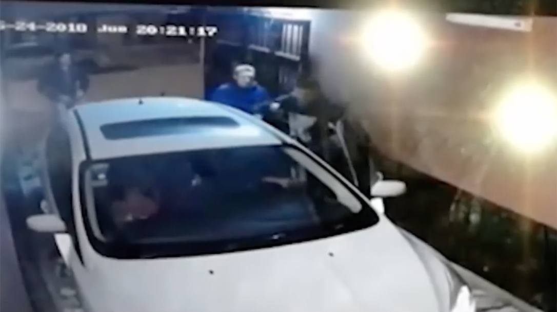 buenos aires police officer home invaders