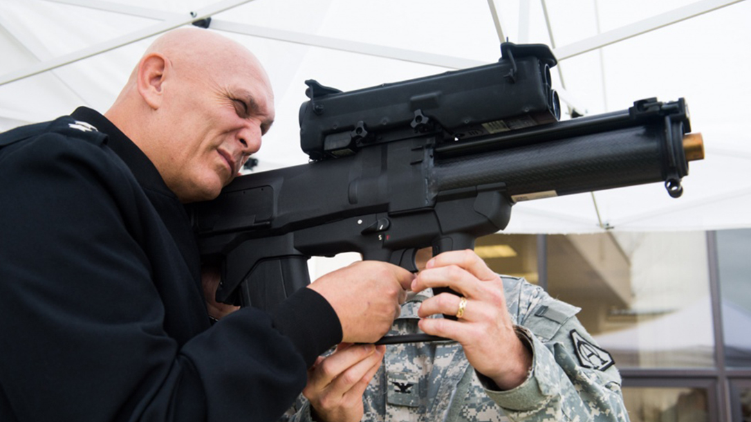 army xm25 weapon aiming