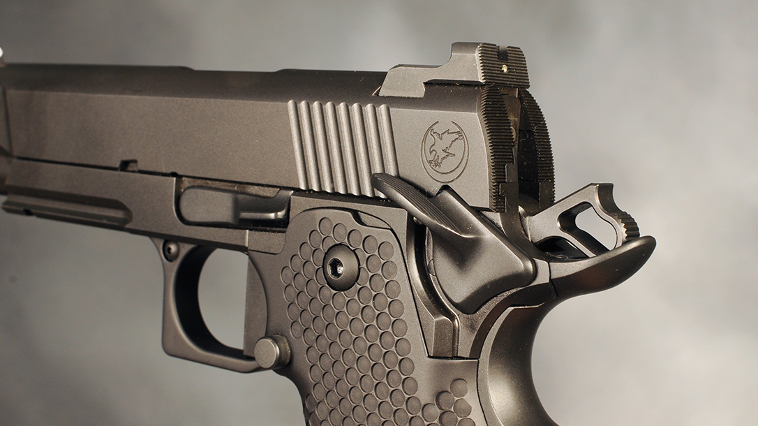 Nighthawk Double Stack, Serrations