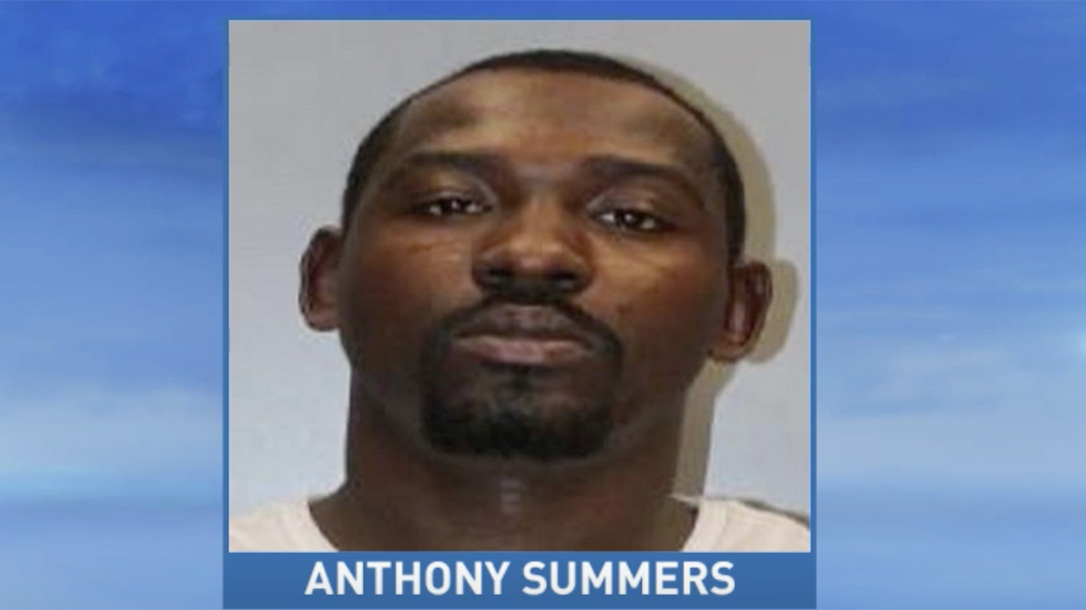 South Carolina Restaurant Manager stops robbery