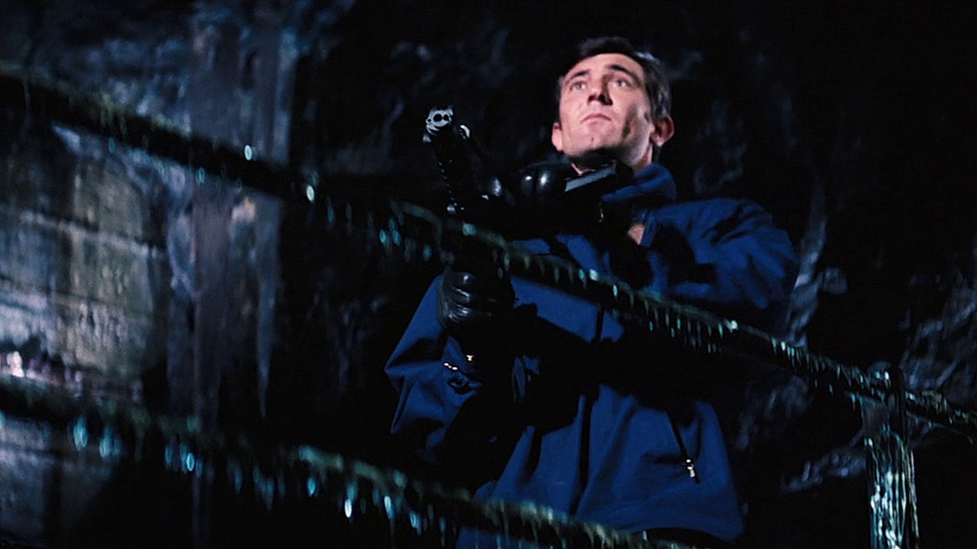 On Her Majesty's Secret Service, Sterling Submachine Gun