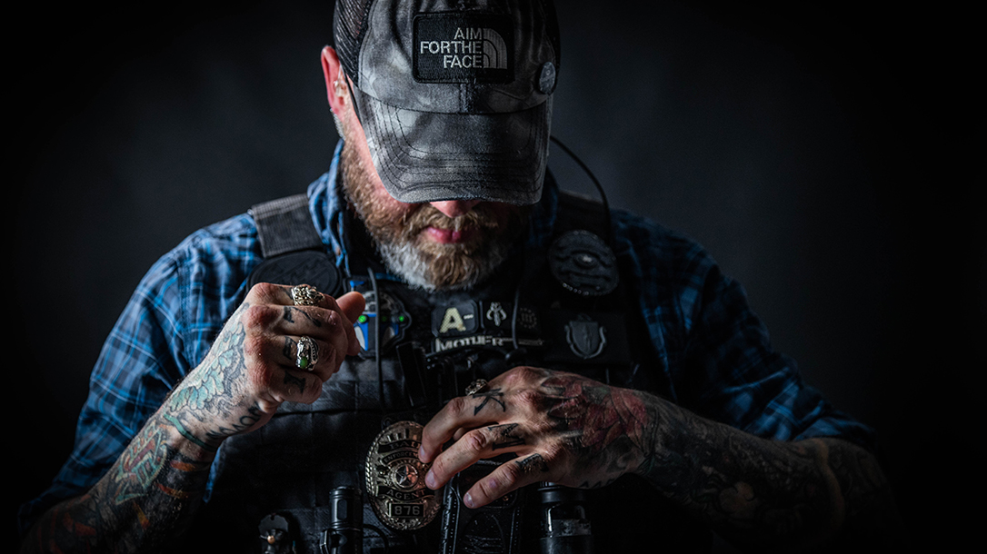 White places all of his gear to be retrieved with either hand during a fight.