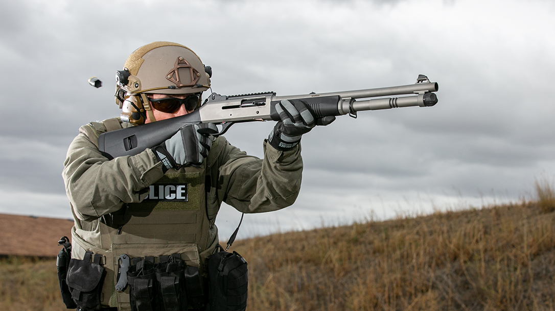 Benelli M4 H20 Tactical shotgun test