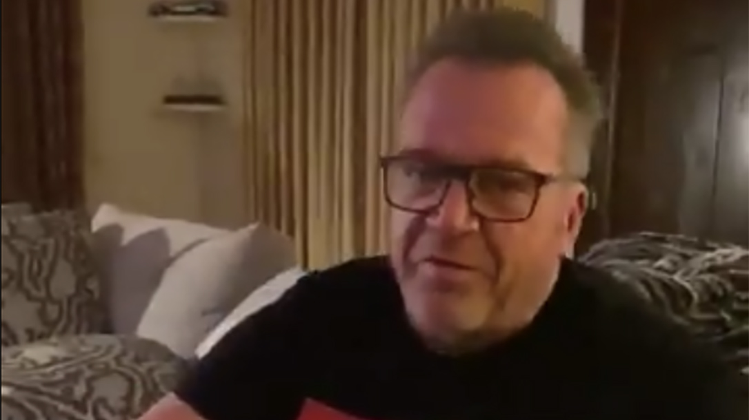 Tom Arnold, Guns, Tweet