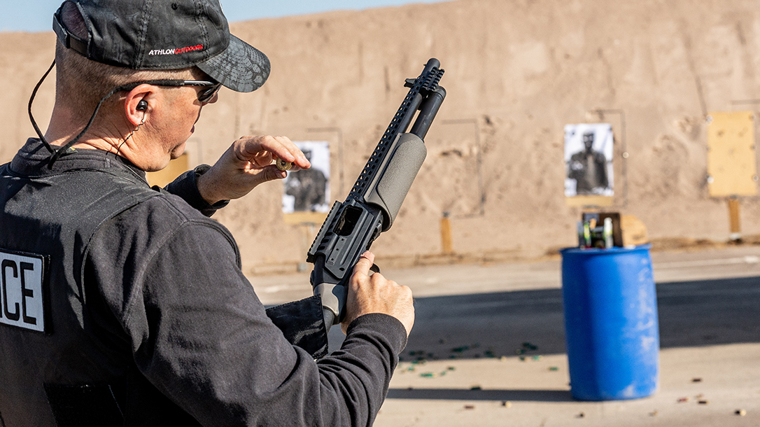 Mossberg 500 ATI Tactical, Best Shotgun 2020, loading