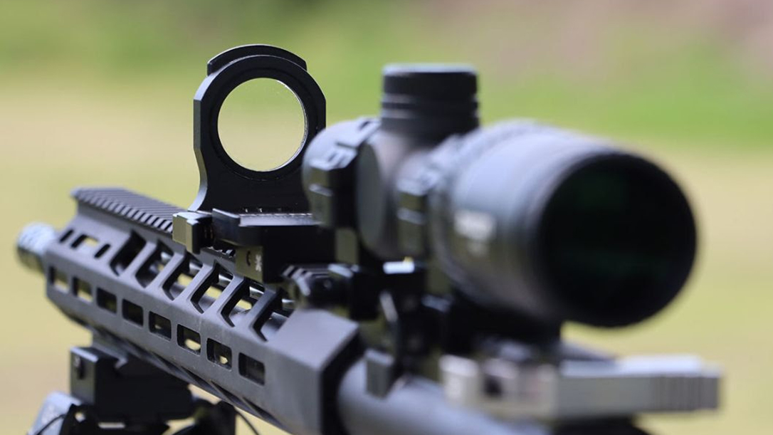 The Axeon Second Zero provides a secondary aiming point for long-range shooting.