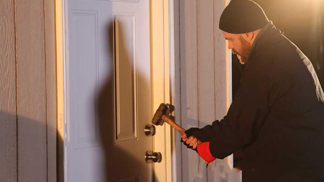 Hammer Attacks, intruder with hammer shot