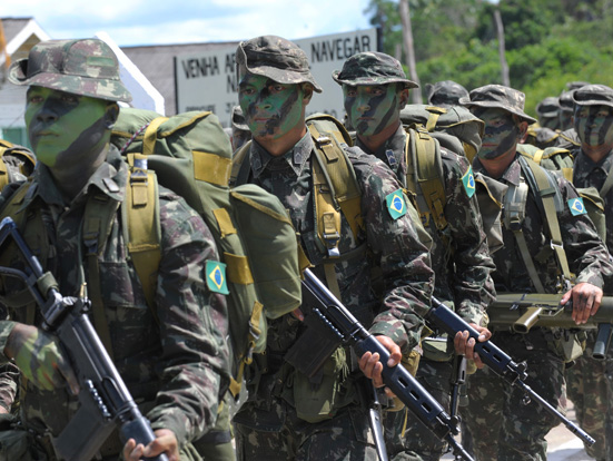 Brazilian troops march with the FN FAL.