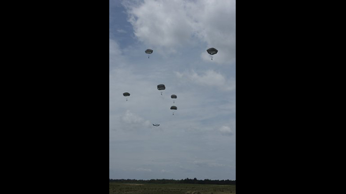 army paratroopers ABN-TAP jump