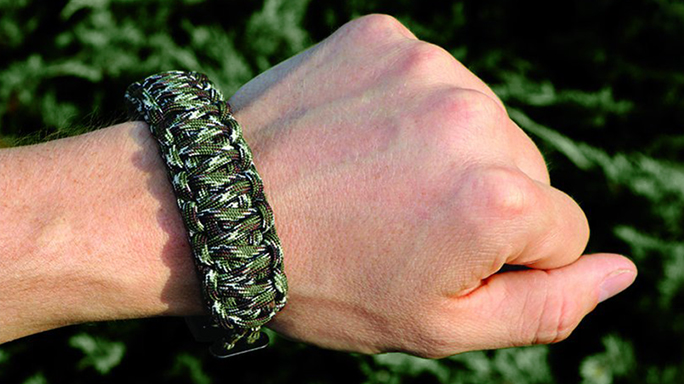 Outdoor Edge Para-Claw bracelet wrist