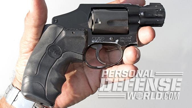 smith wesson M&P340 Review revolver grip