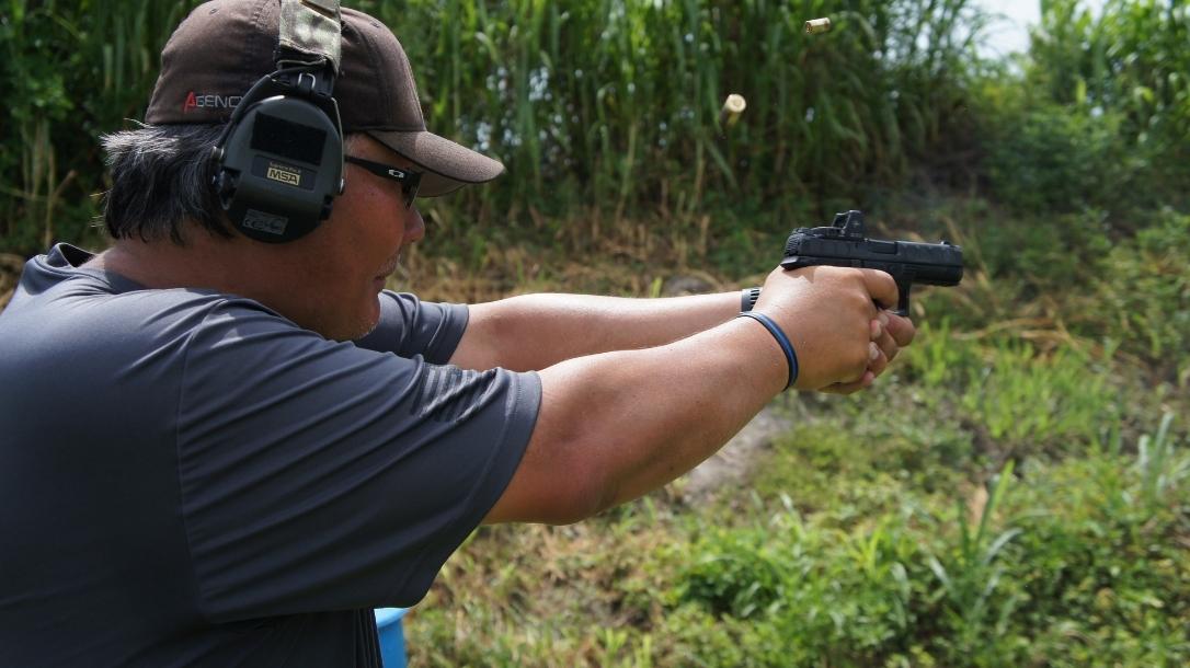 Scott Jedlinksi of MSP shoots a Beretta APX