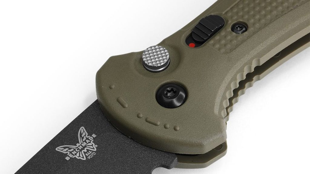 The blade release button and safety switch are located on the presentation side of the Benchmade Claymore.