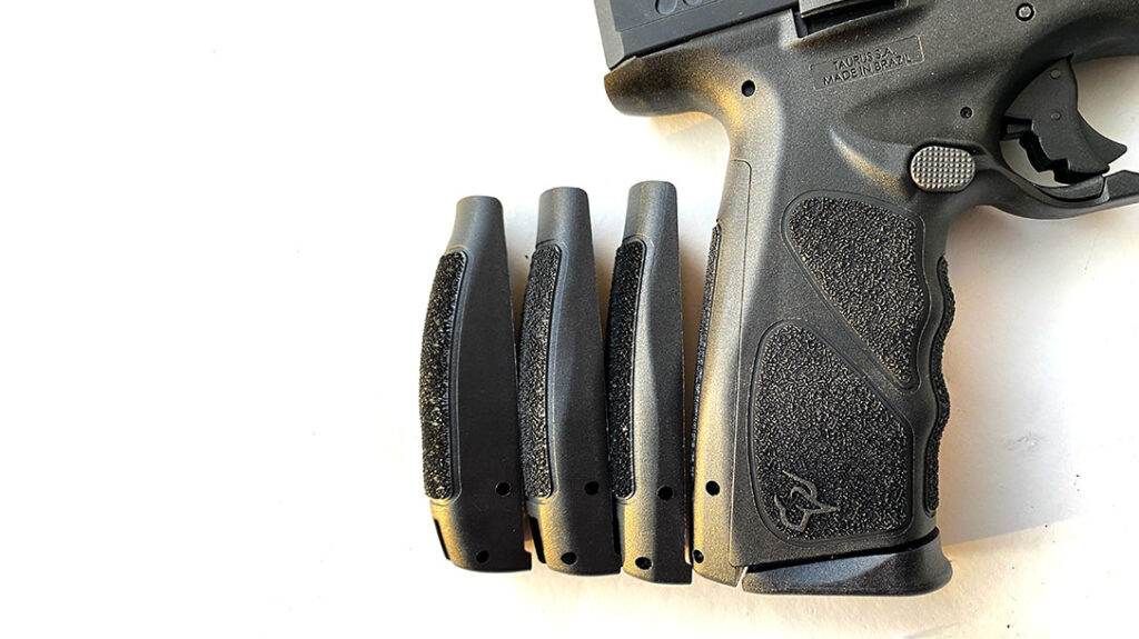 O Taurus TS9 vem com quatro alças traseiras para personalizar a empunhadura da sua mão para apontar naturalmente.