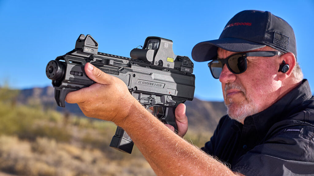 For testing, the author used the EOTech HWS XPS3. The unit is the shortest and lightest night-vision compatible HWS in the EOTech lineup.