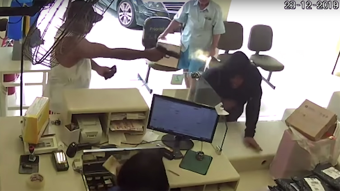 A Brazilian Concealed Carrier stopped an armed robbery.