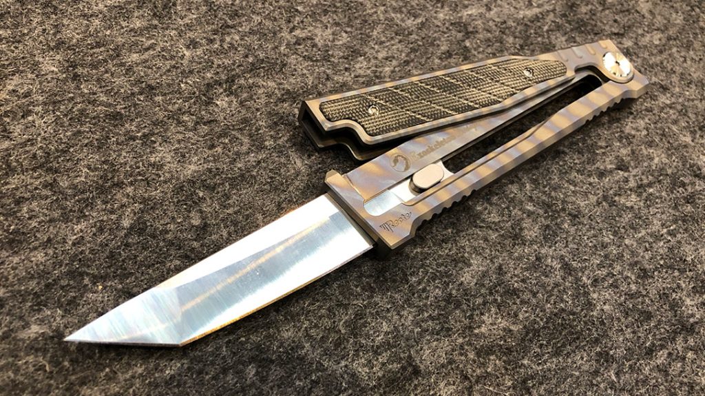 I had to stop by the Reate Knives booth and check out the Exo gravity knife. It is as cool as it looks.