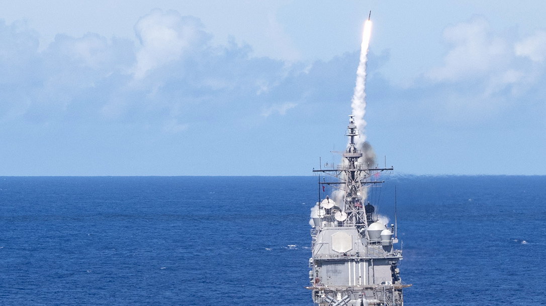 SM2 Missile Launch, USS Milius, Valient Shield 2018